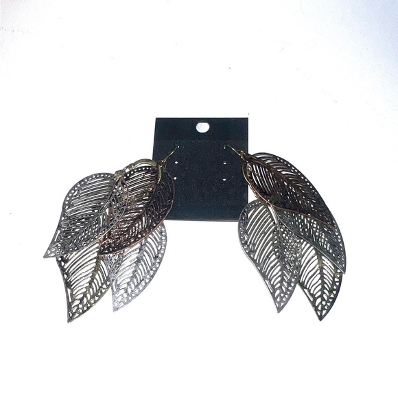 ♦️ 
Elegant Silver and Bronze Leaf‎ Earrings - Picture 2 of 3